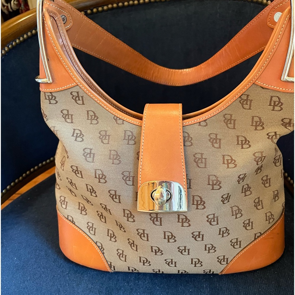 GORGEOUS VINTAGE DOONEY IN EXCELLENT CONDITION WAITING FOR YOU!